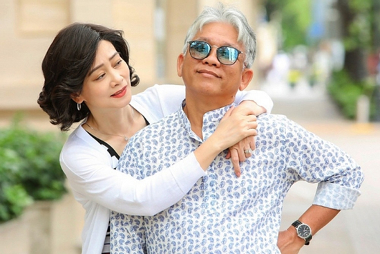 Diễn viên Tuyết Thu tuổi 54 viên mãn, được chồng cựu công an cưng chiều