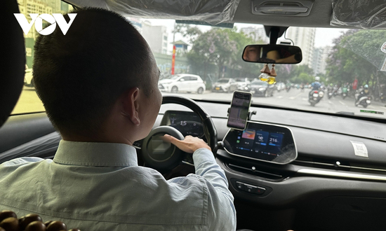 Bật điều hòa nằm ngủ trong xe ô tô - Hành động nguy hiểm chết người