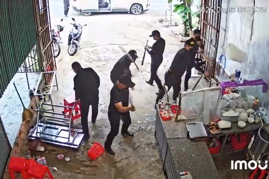 Vụ nhóm người đi ô tô, đập nát quán phở: Bắt giữ 5 đối tượng lẩn trốn tại TPHCM