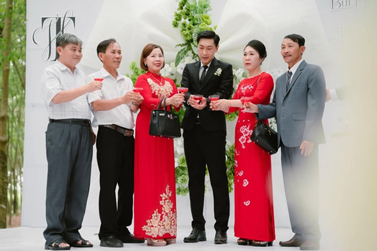 Đám cưới vắng cô dâu, chú rể Đắk Lắk một mình làm lễ khiến hai họ thương cảm