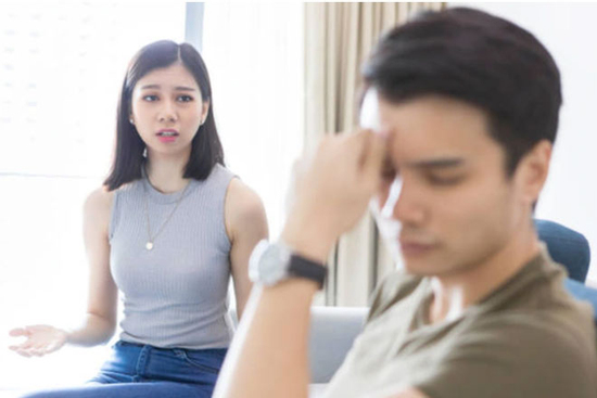 9 năm kết hôn, tôi khổ sở khi thấy chồng làm những việc này cho gia đình người yêu cũ