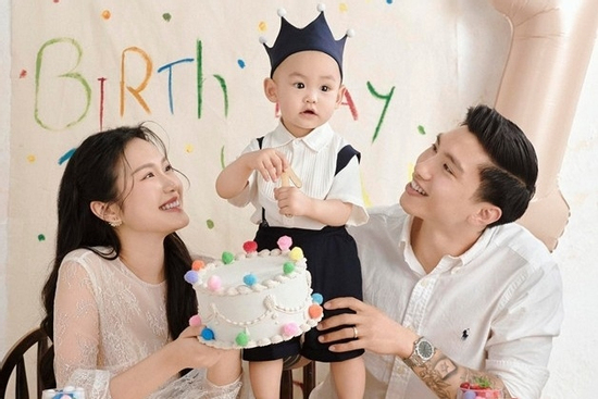 Doãn Hải My và Đoàn Văn Hậu mở tiệc mừng sinh nhật con trai, có NSƯT Quang Thắng góp mặt