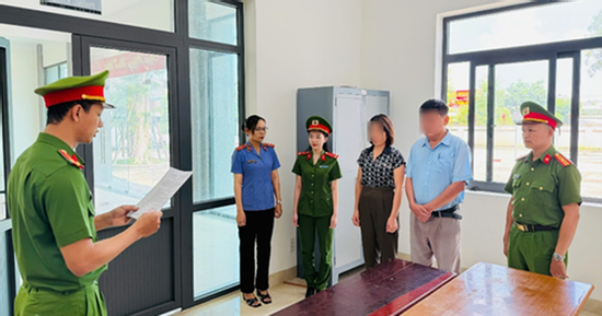 Bắt tạm giam 1 chủ tịch xã
