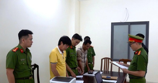 Hai HLV bóng đá trẻ Khánh Hòa bị bắt do chiếm đoạt hàng tỷ đồng của cầu thủ