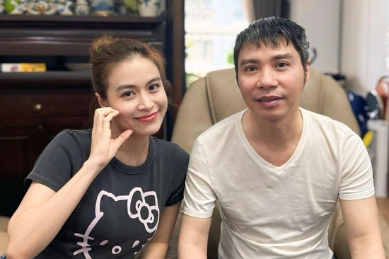 Hoàng Thùy Linh đến thăm NSND Công Lý