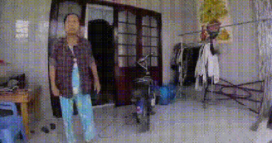 Phẫn nộ trước clip 1 phụ nữ xúc phạm thậm tệ shipper giao hàng