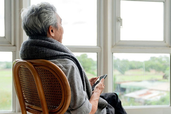 Chia tài sản cho con rồi thành kẻ ăn bám, cha mẹ già tự đưa mình vào tuyệt cảnh