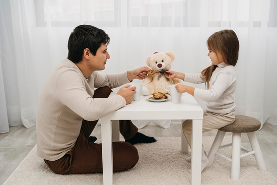 Con riêng của chồng cất tiếng gọi mẹ khiến tôi muốn quên tất cả lỗi lầm