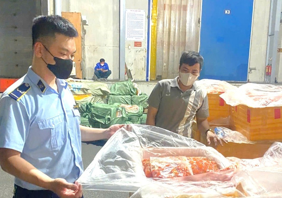 Phát hiện hơn 7 tấn trứng non, tràng gà, nầm lợn không rõ nguồn gốc