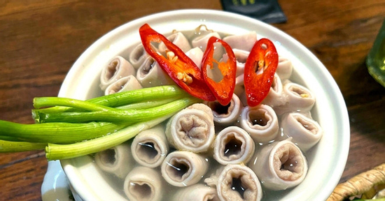 Thu được 2kg lòng se điếu, vợ chồng 16 năm mổ lợn hô vang vì 'trúng mánh'