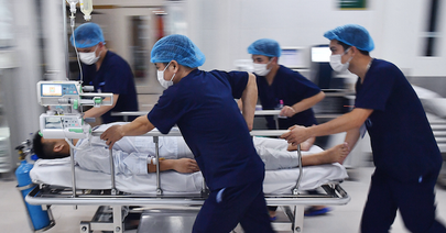 Bác sĩ 20 năm kinh nghiệm làm cấp cứu chia sẻ chuyện 'đủ tiền tạm ứng mới chữa'