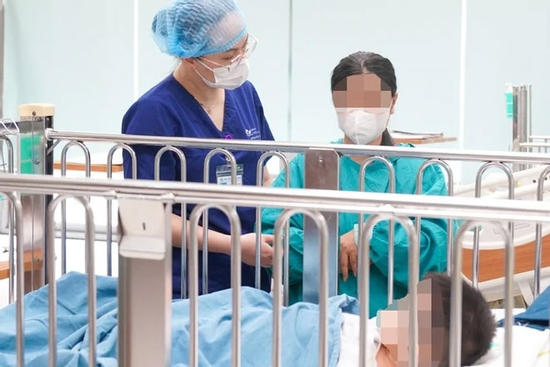 Bé trai trong vụ 'nộp đủ tiền mới cấp cứu' sắp xuất viện