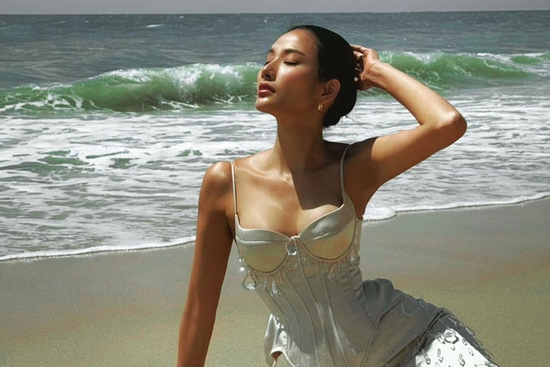 Á hậu quê Thanh Hóa khoe vẻ đẹp 'nóng bỏng' trên bãi biển