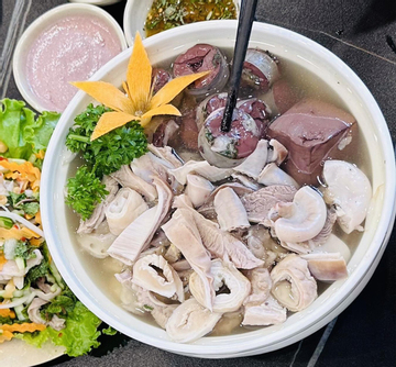 Ba không khi ăn lòng lợn