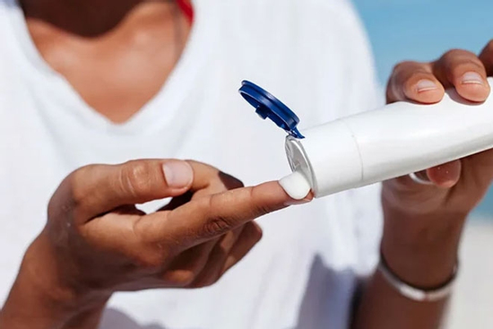 Bôi kem chống nắng kiểu này, da sẽ nhanh bị lão hóa