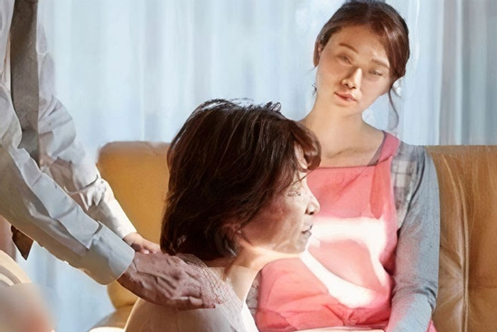 Chủ căn nhà được đền bù 21 tỷ đồng nhưng không chia cho con gái, ngày kết hôn, họ đưa cô 1 chiếc hộp lớn: Khi mở ra không khỏi sững sờ