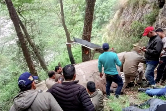 Rơi máy bay trực thăng ở Ấn Độ, 6 người hành hương thiệt mạng