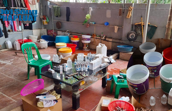 Cận cảnh xưởng sản xuất mỹ phẩm giả, phân phối hàng trăm nghìn đơn trên Shopee, Tiktok thu lợi 6 tỷ bằng công nghệ 