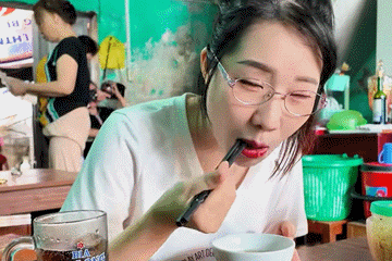 Cô gái Quảng Ninh 'ăn thùng uống vại', gọi 4-5 suất mỗi lần, dáng vẫn thon gọn