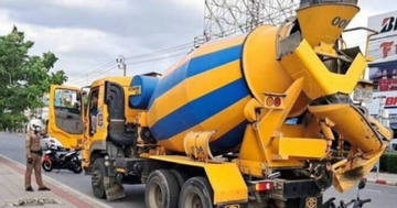 Va chạm với xe bồn trộn xi măng, hai mẹ con đi xe máy tử vong