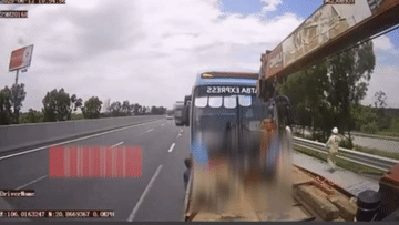 Clip kinh hoàng xe đầu kéo gây tai nạn 2 người tử vong trên cao tốc Hà Nội - Hải Phòng
