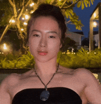 Mỹ nhân cơ bắp Angela Phương Trinh lộ mặt mộc nét căng khi xuống hồ bơi