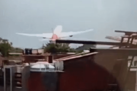 Tai nạn Air India: Máy bay rơi ở độ cao 250m, chỉ kịp phát tín hiệu Mayday