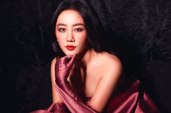 Văn Mai Hương cầu xin khán giả
