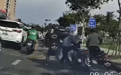 CLIP: Công an Đà Nẵng ập bắt các đối tượng buôn ma túy như phim hành động
