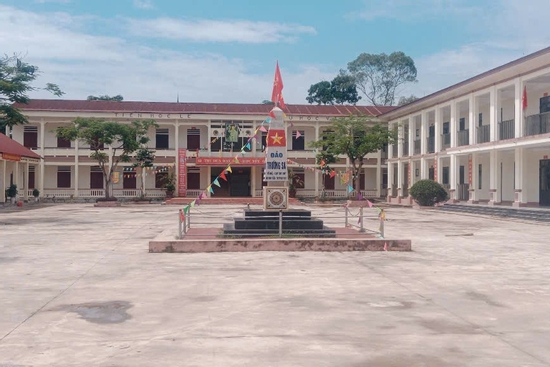 Đưa con đi khám bệnh, phát hiện thẻ bảo hiểm y tế hết hạn dù đã đóng tiền