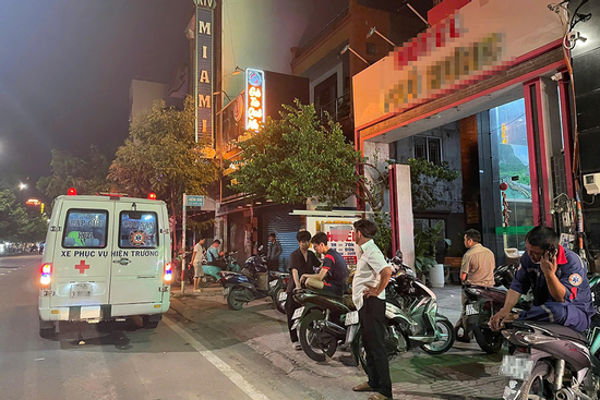 Nghi vấn chồng sát hại vợ trong khách sạn rồi gọi điện báo người thân