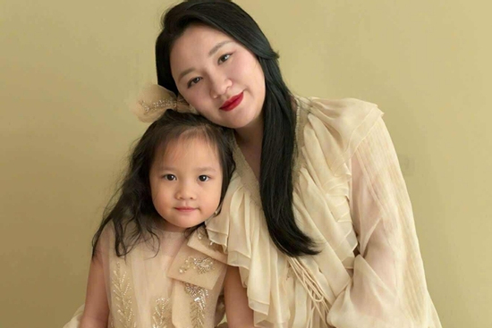 9X Hà Nội thuê bảo mẫu Philippines, chi 75 triệu đồng/tháng nuôi con gái 5 tuổi