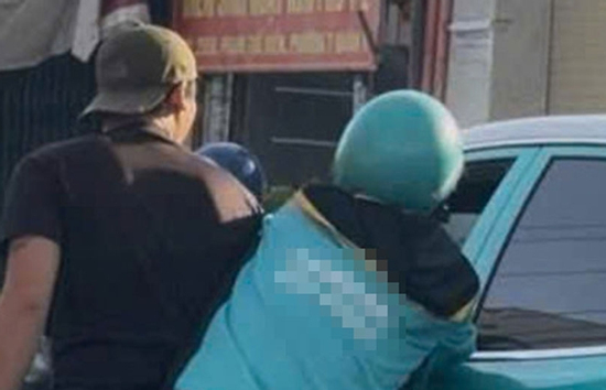 Xác minh vụ tài xế taxi công nghệ bị nhiều người hành hung, đập phá xe giữa phố