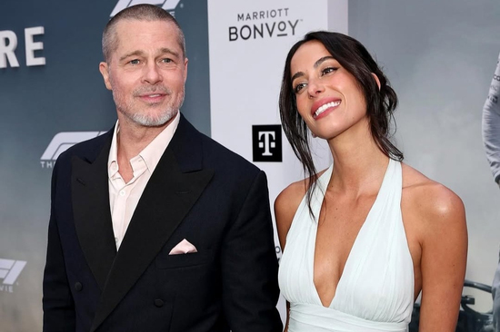 Bạn gái kém 27 tuổi hở bạo trong lần đầu công khai xuất hiện cùng Brad Pitt