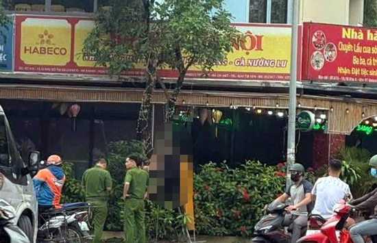 Nam thanh niên tử vong trong tư thế treo cổ trước quán bia ở Hà Nội