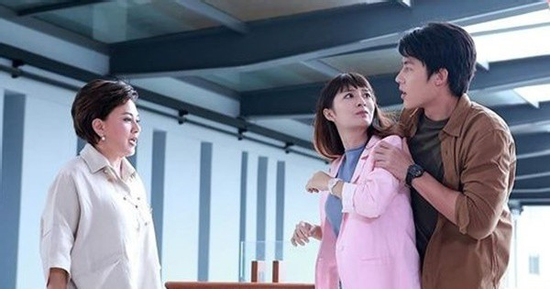 Ngỡ ngàng khi về sống với chồng 'trẻ con', mẹ chồng 'đồng bóng'
