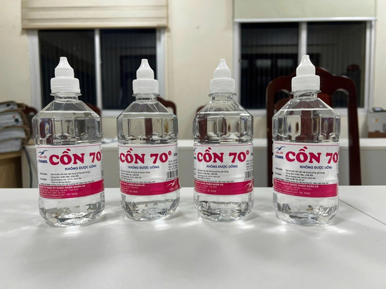 Ngộ độc methanol vì sử dụng cồn giả