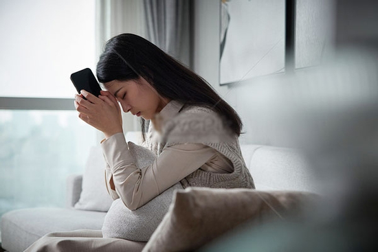 Vay tiền cho chồng đi nước ngoài lao động, sau 1 năm chồng biền biệt không gửi về 1 đồng
