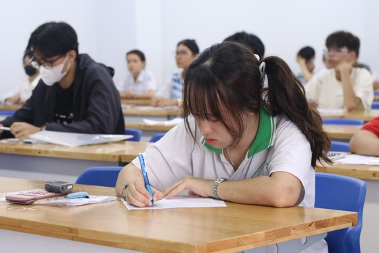 Lỗi của giám thị, hàng chục thí sinh 'mất oan' 30 phút làm bài thi vào đại học