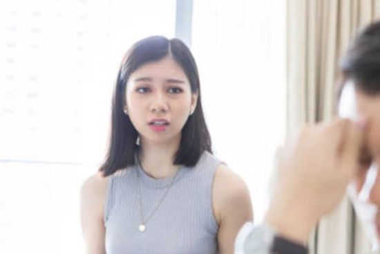 Sang nhà bạn thân, thấy anh chồng làm việc này cho vợ mà tôi muốn khóc