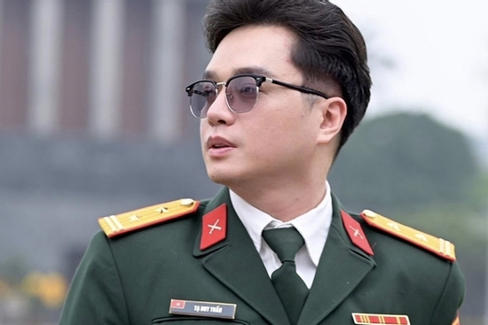 Trung tá quân đội 42 tuổi trẻ đẹp như hot boy là ai?