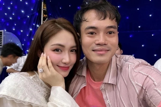 Văn Toàn: 'Chắc chắn không thể yêu Hòa Minzy'