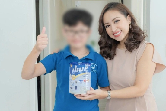 Sau BTV Quang Minh, đến lượt Vân Hugo kiện công ty sản xuất sữa bột Hiup giả