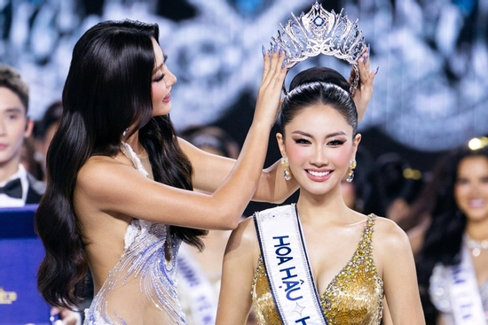Nguyễn Hoàng Phương Linh - từ chuyên viên công nghệ đến Hoa hậu Hoàn vũ