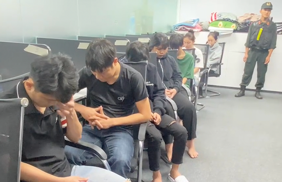 Băng nhóm thuê cả trăm người chỉ ngồi gọi điện mời nhận quà, lừa hàng trăm tỷ đồng