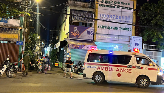 Làm rõ nguyên nhân vụ nam thanh niên loã thể, kêu cứu rồi gục chết ở TPHCM