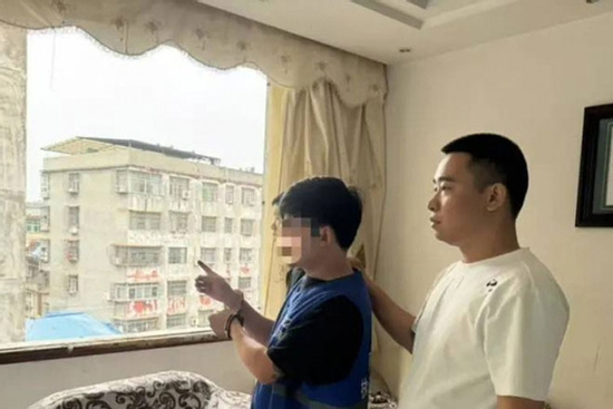 Người thuê nhà tháo cả cửa sổ đem bán, mọi đồ đạc đều bị khoắng sạch