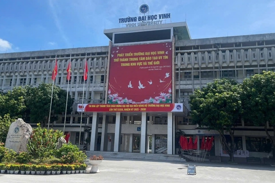 Kỷ luật cảnh cáo 2 cán bộ Trường Đại học Vinh bị nữ sinh tố 'gạ gẫm'