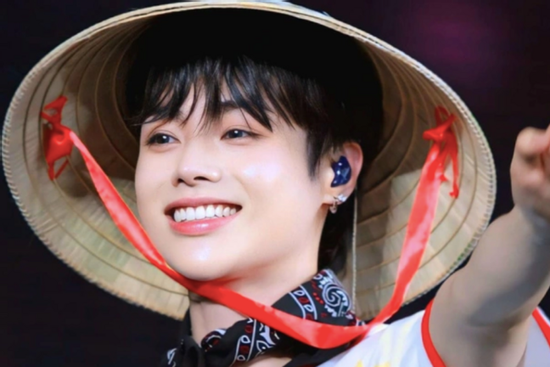 Nam idol gây bão concert G-Dragon: Làm MC đỉnh, dạy nhóm Kpop hát tiếng Việt