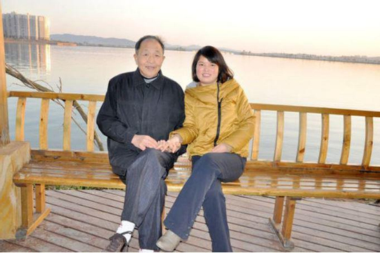 Cô giáo 38 tuổi kết hôn với ông lão 66 tuổi, cái kết sau đám cưới thật bất ngờ